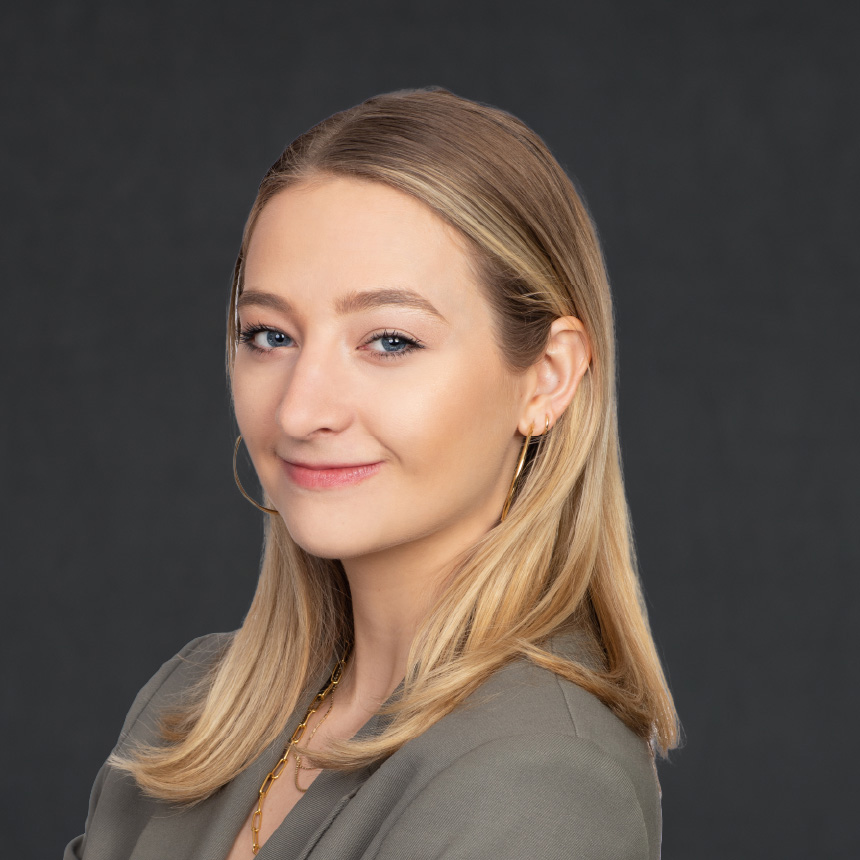 Audrey Klomparens image